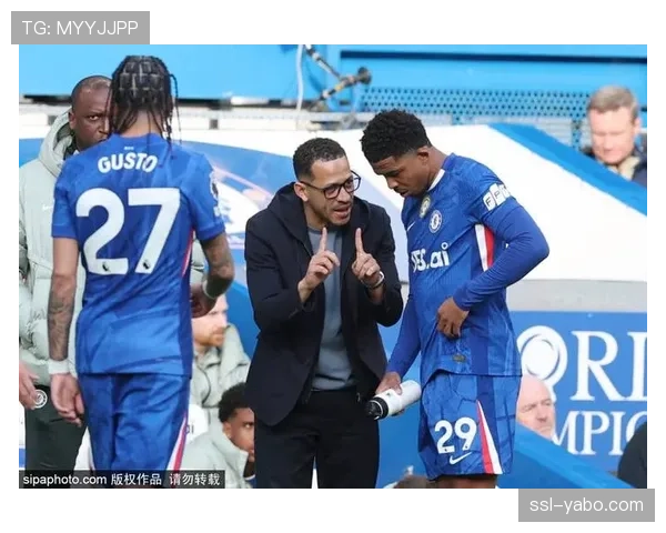 曼联双中卫马奎尔与马丁内斯因红牌停赛缺席关键战